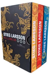 Box Trilogia Millennium.  Contem os Livros: Os Homens que Não Amavam as Mulheres. A Menina que Brincava com Fogo. A Rainha do Castelo de Ar.  Autor: Stieg Larsson.  Livros Usados/Seminovos. Trilogia Completa. Livros em box.  Editora: Companhia das Letras. 