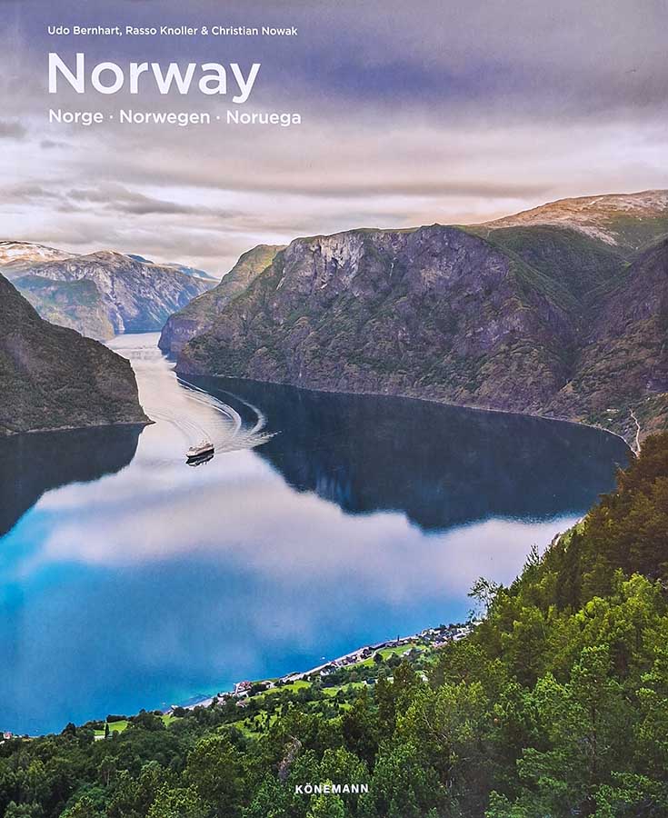 Livro Normay.  Autores: Udo Bernhart, Rasso Knoller, Christian Nowak.  Norge. Norvège. Norwegen. Noruega. Norvegia. Noorwegen. Livros Usados/Seminovos.  Editora: Konemann. 