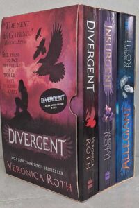 The Divergent Series. Trilogia completa com 3 Volumes.  Autor: Veronica Roth.   