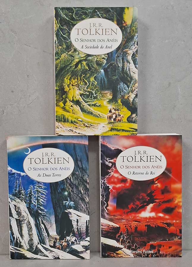 O Senhor dos Anéis. Trilogia completa com 3 Volumes.  Autor: J. R. R. Tolkien.    1. A Sociedade do Anel; 2. As Duas Torres; 3. O Retorno do Rei. Livros usados/seminovos.   Editora: Martins Fontes. 