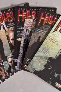 John Constantine, Hellblazer: Amaldiçoado.  Série completa em 5 Volumes.  Artes: Brian Azzarello e Outros.  Coleções completas de Gibis & HQs.  Editora: Panini Comics.  Ano de Edição: 2018. 