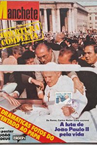 Revista Manchete nº 1519. Capa: Atentado ao Papa João Paulo II: cobertura completa.  Revistas antigas dos anos 80. Não contem o  Principais matérias: Mil faces de São Paulo; gravidez juvenil; Arnaldo Cohen; Capaldi: roqueiro apaixonado pelo Brasil; Maior coleção de Arte Moderna Brasileira; Última loucura de Mick Jagger; Jackie Onassis; Ron Reagan; Liz Taylor; Festival de Cannes.  Editora: Bloch. 