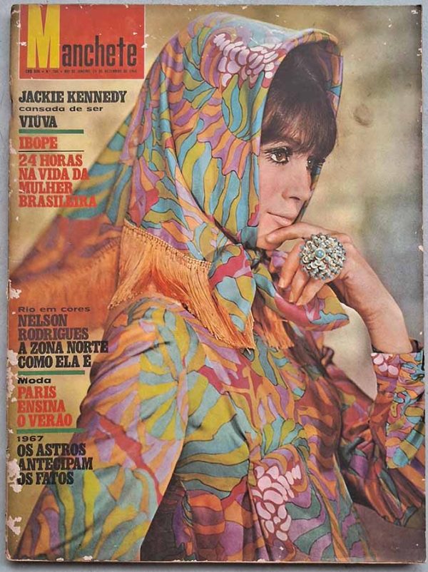 Revista Manchete nº 766. Capa: Paris ensina o verão.  Revistas antigas dos anos 60. Principais matérias: Jackie Kennedy; Janet Leigh; 24 horas da mulher brasileira; Rio em Cores com Nelson Rodrigues; Astros antecipam os fatos.  Editora: Bloch. 