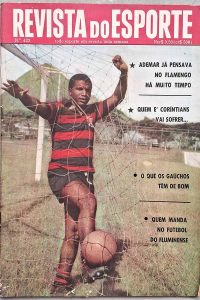 Revista do Esporte nº 423. Contem o poster na folha central (atacante Natal, do Cruzeiro).  Revistas antigas sobre futebol dos anos 60.  Edição: 15/04/1967.  