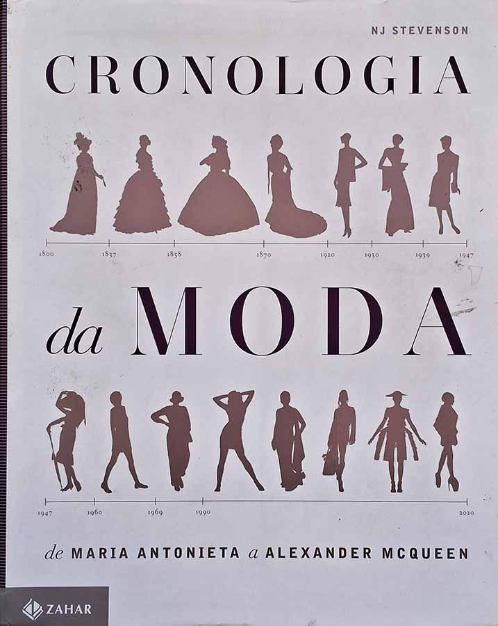 Cronologia da Moda.  Autor: NJ Stevenson. De Maria Antonieta a Alexander McQueen. 