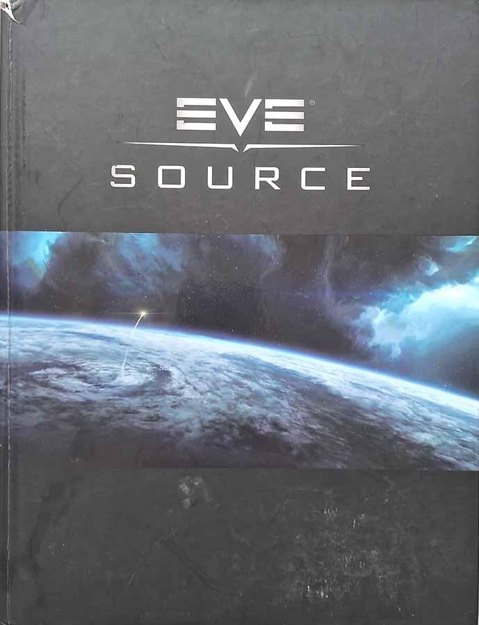Eve: Source.  Edição da Dark Horse. Vários autores.  EVE: Source é o seu guia completo e visual para o gigantesco universo dos jogos EVE Online e DUST 514! Desenvolvido em estreita colaboração com as equipes criativas de EVE e DUST 514, este belíssimo livro de capa dura, com 200 páginas e totalmente colorido, mergulhará os leitores na história e no universo de EVE por meio de ilustrações impressionantes e material inédito que detalha os cenários, histórias, raças e facções do universo EVE. 
