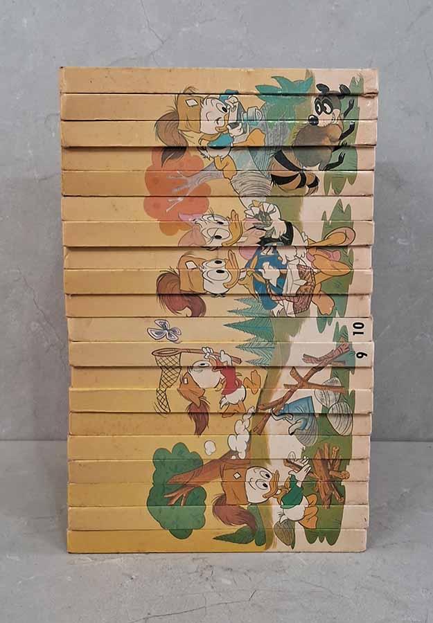 Biblioteca do Escoteiro Mirim: coleção em 20 volumes.  Por Walt Disney.  Livros Usados. Livros em Coleções completas. Obras juvenis ilustradas e completas.   Editora: Nova Cultural. 