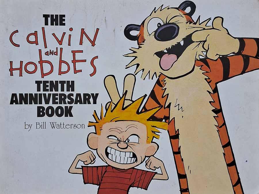 The Calvin and Hobbes tenth anniversary book.  Autor: Bill Watterson.  Histórias em Quadrinhos. Quadrinhos em inglês.  Editora: Andres & McMeel Publishing. 